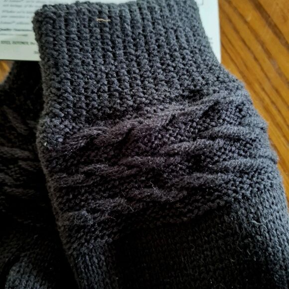 Isotoner Signature Women's Black Cable Knit Gloves 1-Size Fleece Lined New! - Picture 4 of 4